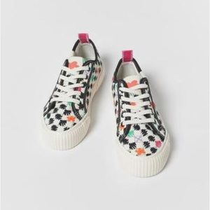 2.5. ZARA KIDS SNEAKER Size 34